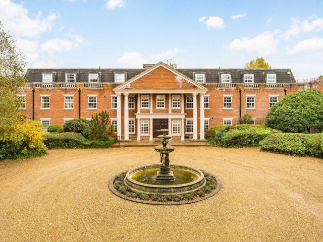 Molesey Park Road, East Molesey KT8, 2 bed flat to rent, £1,995 pcm | PrimeLocation