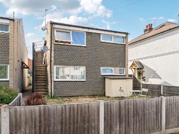 Molesey Road, Hersham, Walton On Thames KT12, 1 bed maisonette to rent, £1,250 pcm | PrimeLocation