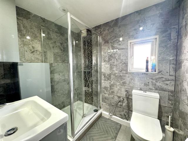 Molesey Road, Walton On Thames KT12, 4 bed flat to rent, £2,200 pcm | PrimeLocation