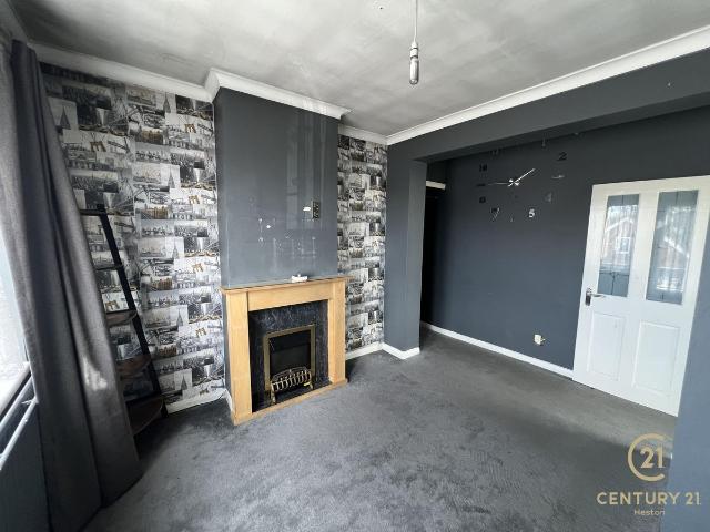 Molesey Road, Walton On Thames KT12, 4 bed flat to rent, £2,200 pcm | PrimeLocation