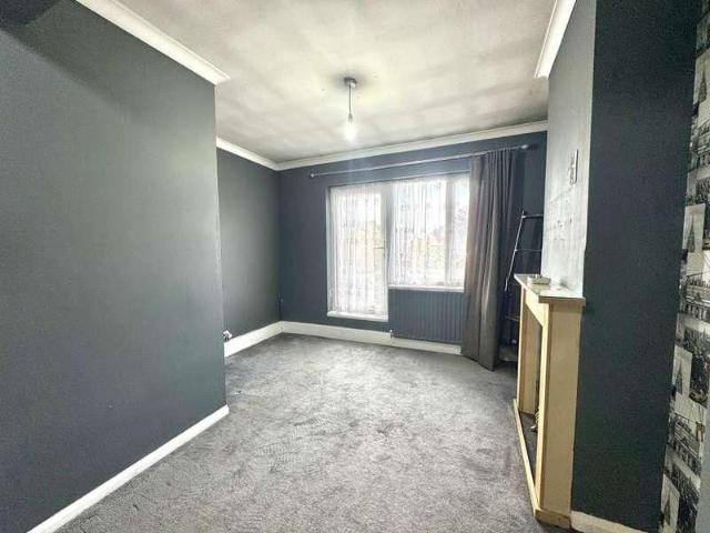 Molesey Road, Walton on thames, KT12