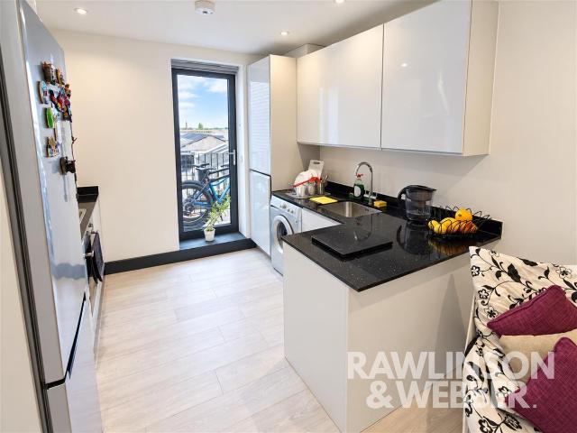 Molesey Road, West Molesey KT8, 2 bed flat to rent, £1,725 pcm | PrimeLocation
