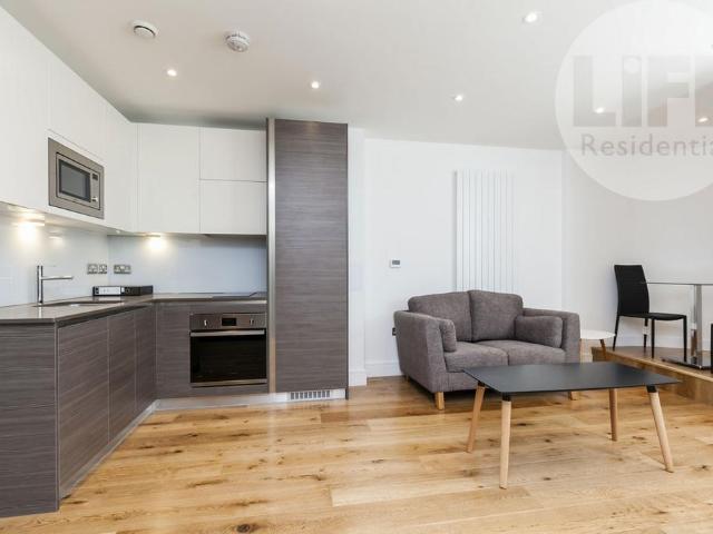 Molesworth Street, London SE13 Studio to rent £1,630 pcm £376 pw