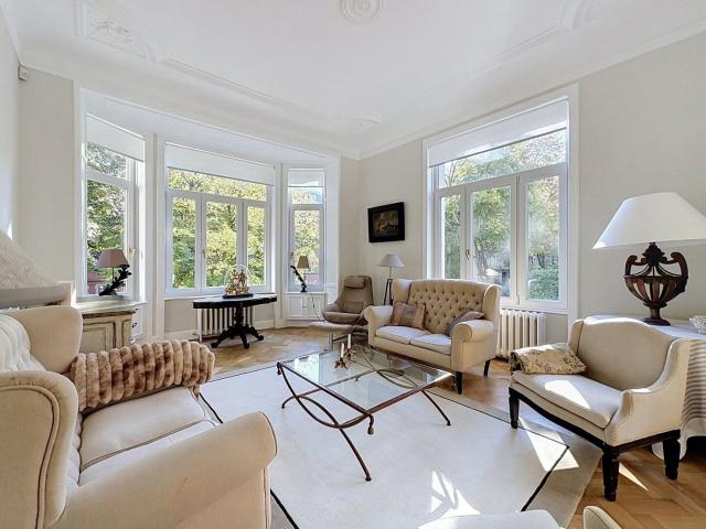 Molière: Sumptuous, character apartment, newly renovated