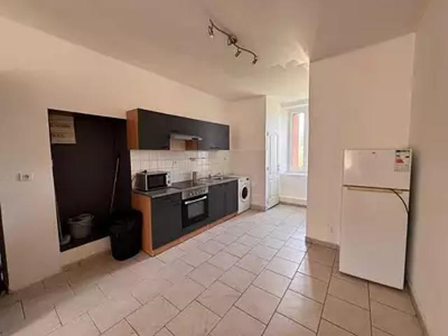 Molières sur Cèze 30410 Location appartement 3 pièces t3 au dernier étage cave