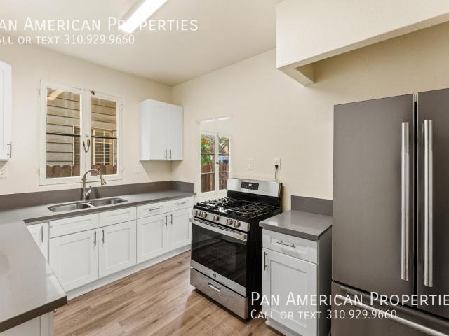 Molino Ave, 3 beds, 2 full baths