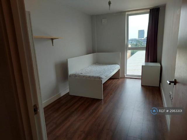 Molineaux Court, Hounslow, TW3 1 bed in a flat share to rent £895 pcm £207 pw
