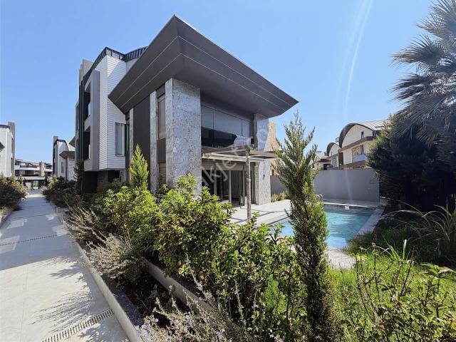 Molla Yusuf Mah Lüks Kiralik Sıfır Villa