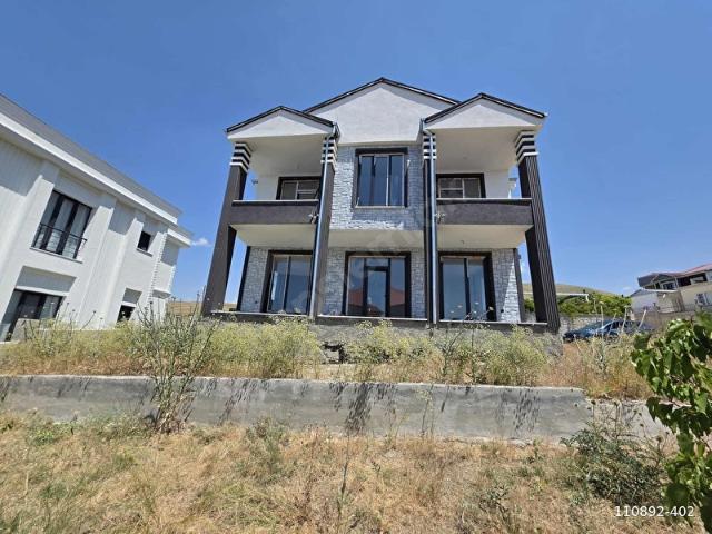 MOLLAKASIM MAVİ BAYRAKLI PLAJI YANI SİTE İÇİ 500 m2 VİLLA