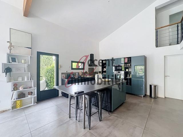Mollégès, maison 135m² + 23m² de dépendance, piscine, garage. 135m² Mollégès