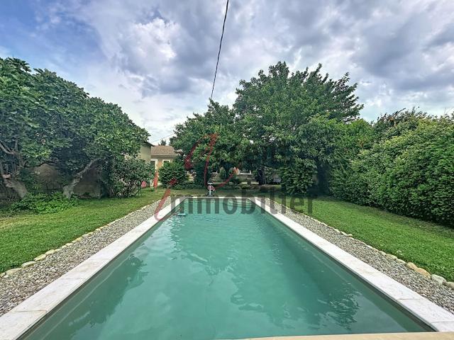 Mollégès, maison et gite avec piscine et terrain de 2000m² 260m² Mollégès
