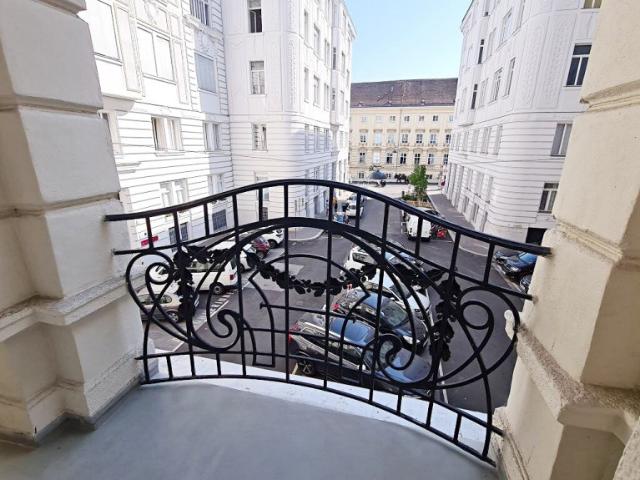 MÖLLWALDPLATZ, U1 Nähe, 133 m2 Altbau mit Loggia, 3 Zimmer, Extraküche, Wannenbad, Parketten, 1. Liftstock