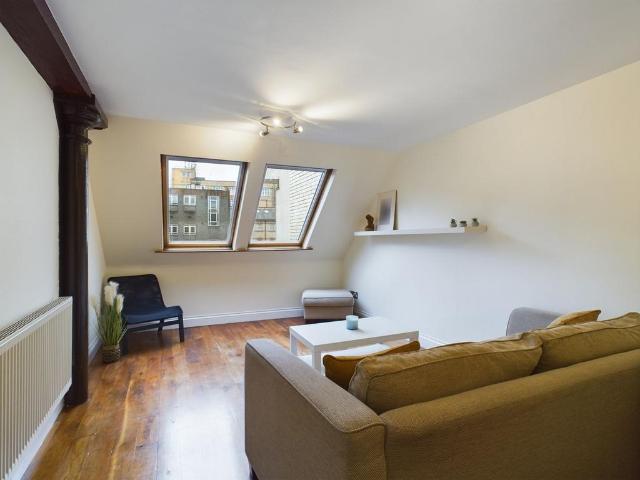 Molly Malones, 25 27 Victoria Street, Cavern Quarter, Liverpool, L1 6BD, United Kingdom | 1 bed apartment for rent #140656478 | Rentberry