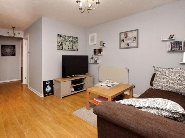 Mortimer Close WD23, Bushey, 1 bed maisonette to rent, £1,350 pcm | PrimeLocation