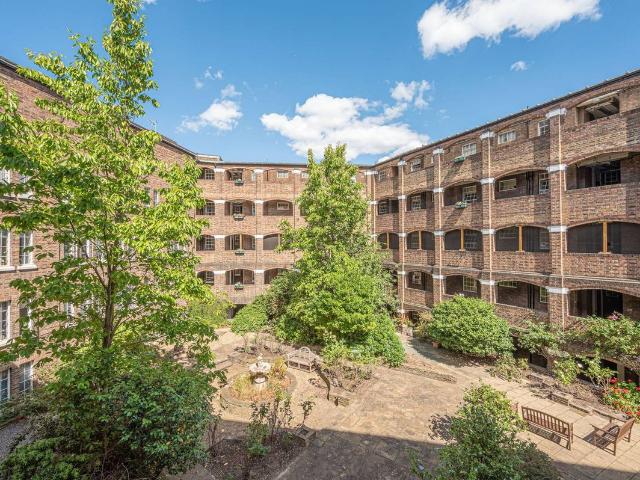 Mortimer Crescent, Kilburn, London NW6, 2 bed flat to rent, £1,950 pcm | PrimeLocation