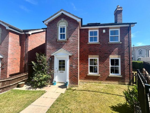 Mortimer Road, Montgomery, Powys, SY15 4 bed detached house to rent £1,250 pcm £288 pw