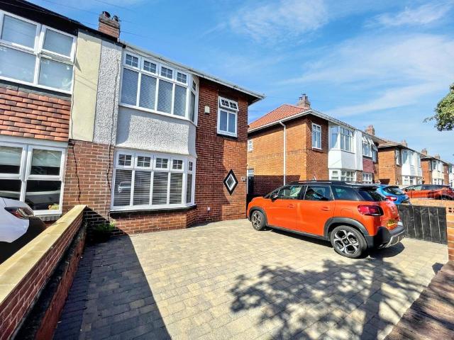 Mortimer Road, Mortimer, South. 2 bed semi detached house to rent £1,150 pcm £265 pw