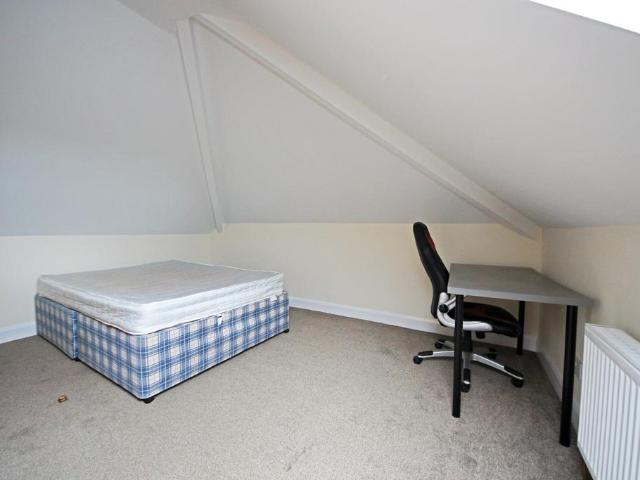 Mortimer Road, Charminster, Bournemouth 1 bed in a house share to rent £650 pcm £150 pw