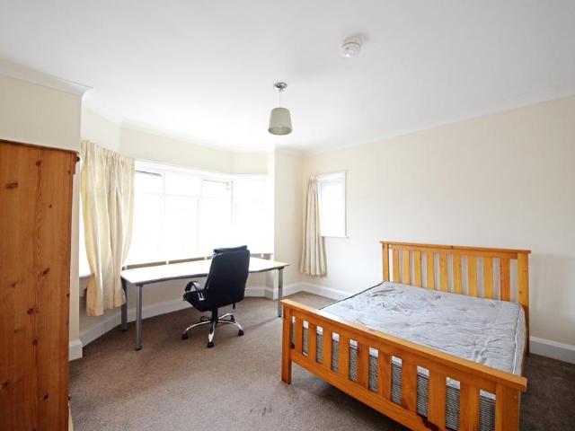 Mortimer Road, Charminster, Bournemouth 1 bed in a house share to rent £800 pcm £185 pw