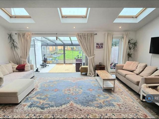 Mortimer Road, Grazeley, Reading, RG7 5 bed semi detached house to rent £2,200 pcm £508 pw