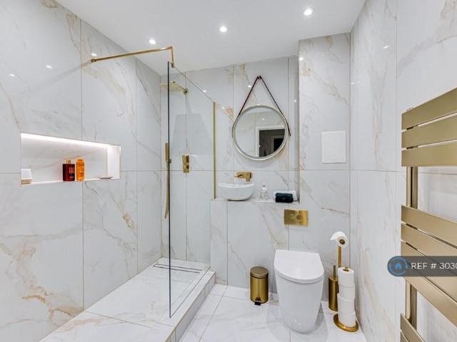 Mortimer Square, Milton Keynes, MK9 1 bed flat to rent £1,350 pcm £312 pw