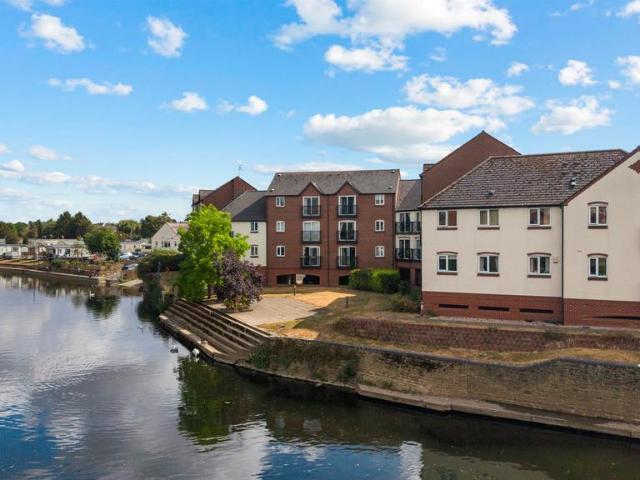 Mortimers Quay, Evesham WR11 2 bed apartment to rent £925 pcm £213 pw