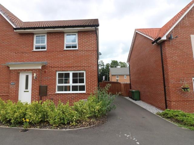Morton Dene, Cottingham 3 bed semi detached house to rent £1,125 pcm £260 pw