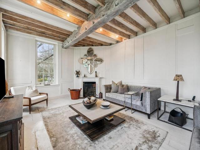 Mortlake High Street, London SW14 2 bed flat to rent £5,500 pcm £1,269 pw