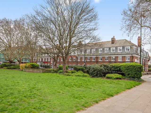 Mortlake High Street, Mortlake SW14, 3 bed flat to rent, £2,300 pcm | PrimeLocation