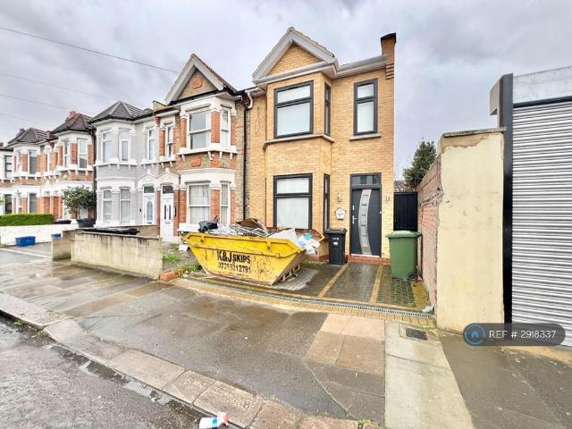 Mortlake Road, Ilford, IG1 4 bed semi detached house to rent £3,500 pcm £808 pw