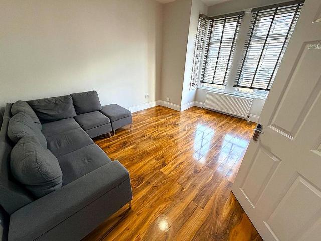 Mortlake Road, Ilford IG1 4 bed terraced house to rent £2,500 pcm £577 pw