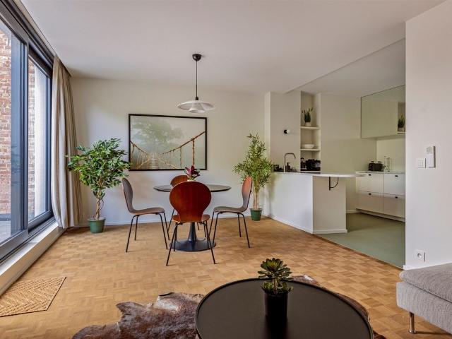 Mortsel: pas gerenoveerd gemeubeld 1slpk appartement