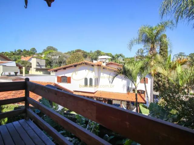 Morumbi casa com 407m² área construída, 4 quartos/ 3 suítes, 4 garagens. Confira!