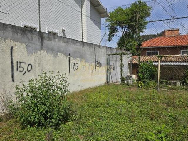 Morumbi, Jardim Leonor, terreno plano em rua fechada, 332 metros quadrados.Confira!