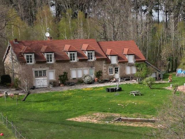 MORVAN: Propriété de 5 hectares avec plan d'eau