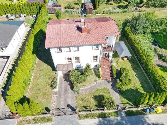 Dom wolnostojący 2 mieszkania, garaż, ogród, Morzeszczyn