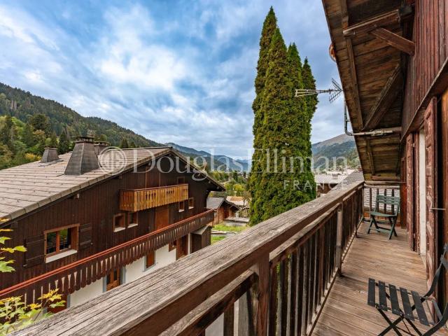 MORZINE – Chalet traditionnel de 7 chambres comprenant deux. 197m² Morzine Avoriaz