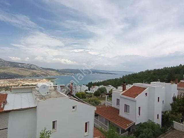 Morçiçek'ten Arko Sitesinde 4+1 Eşyalı Deniz Manzaralı Tripleks