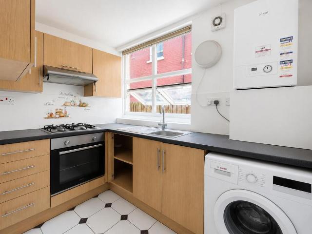 Mora Road, Cricklewood, NW2 2 bed flat to rent £2,097 pcm £484 pw