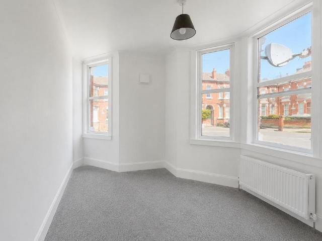 Mora Road, Cricklewood, NW2 2 bed flat to rent £2,097 pcm £484 pw