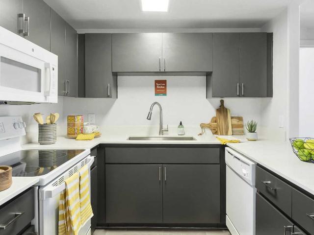 Morada Rise 3 Bedroom Apartment for Rent at 6751 W Indian School Rd, Phoenix, AZ 85033