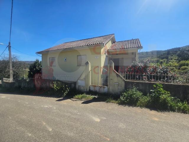Moradia M3 com terreno. Vale do Carro/ Cõja