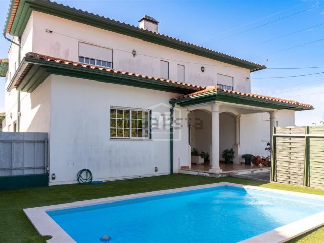 Moradia, Maceira