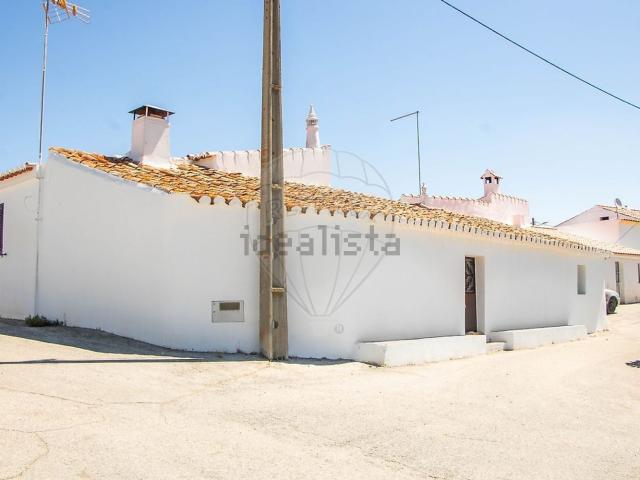 Moradia, Martim Longo