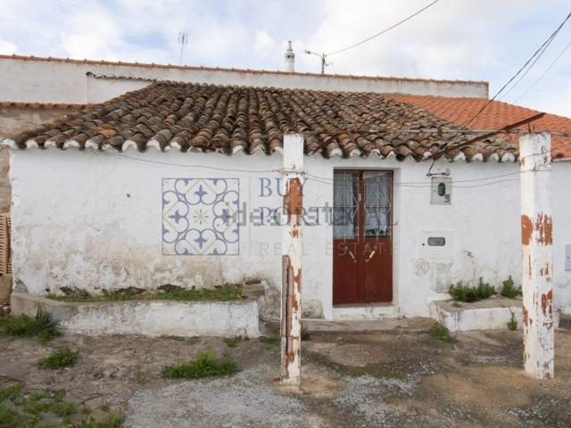 Moradia, Martim Longo