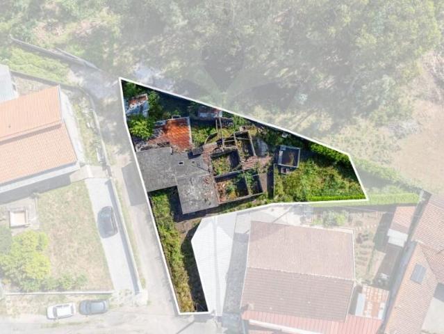 Moradia Martim Ruina para Reconstrução
