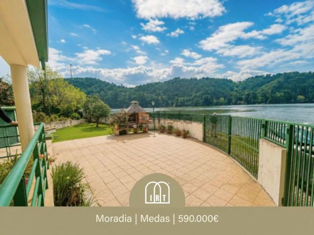 Moradia, Melres e Medas