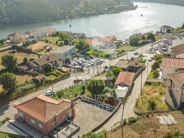 Moradia, Melres e Medas