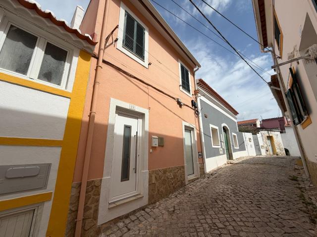 Moradia mobilada no centro de Alenquer para arrendamento