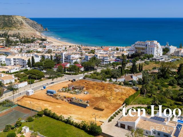 Moradia Moderna com Dois Quartos e Piscina Privada 259m² Luz